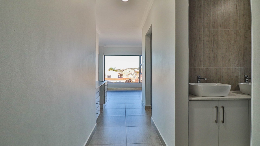 4 Bedroom Property for Sale in Wavecrest Eastern Cape